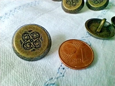 Konvolut Knöpfe in Knopfröhrchen, mit Steg, 18 mm, bronzefarben, N E U - Metall - Bild 1 von 3