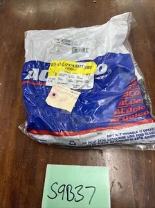 OEM NEW 16-19 Sierra Silverado Tail Light Lamp Socket and Wire Harness 23295977 - Picture 1 of 2