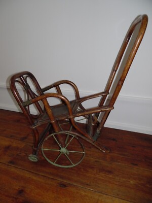 JOUET ANCIEN : poussette de poupée ancienne L. 73cm l. 30 cm H. 61cm
