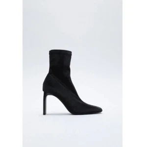 NWT Zara Size 7.5 Black Velvet Heeled Ankle Boots 2178/610 - Picture 1 of 4