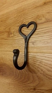 ANTIQUE VINTAGE STYLE CLASSIC CAST IRON COAT HOOK Heart Hook Large - Picture 1 of 2
