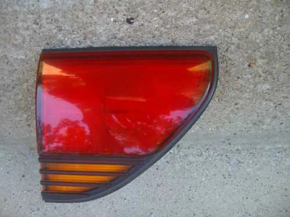 1996 1995 1994 MITSUBISHI DIAMANTE TRUNK LID LEFT TAILLIGHT USED OEM TAIL LIGHT - Image 1 of 1