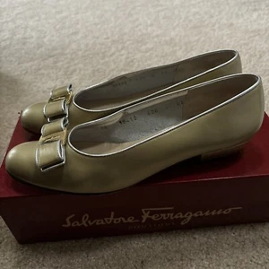 Vintage Salvatore Ferragamo Gold ""Lillaz"" Lederschuh mit Karton Größe 8 AA - Bild 1 von 9