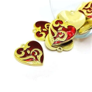 1, 4 oder 20 GROSSE MENGE Stck. Rot Emaille und Gold Gothic Herz Anhänger - US-Verkäufer - RD1601 - Bild 1 von 4