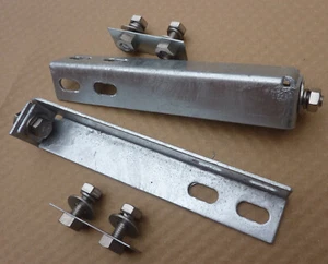 Land Rover Defender 90-110 Front Seat Belt rear tub Mounting Brackets NRC9695/6 - Picture 1 of 5
