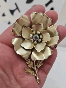 Vintage Coro Estate Gold Tone Rhinestone Center Flower Brooch Pin - Picture 1 of 6