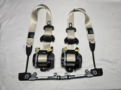 2012 - 2015 Volkswagen Passat Drivers & Passengers Front Seat Belts (OEM) Beige  - Изображение 1 из 4