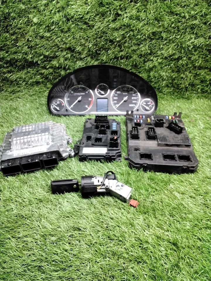 KIT CHIAVI CENTRALINA MOTORE PER PEUGEOT 407 Coupé 5WS40167H-T Diesel 2.0 (06>) - Immagine 1 di 4