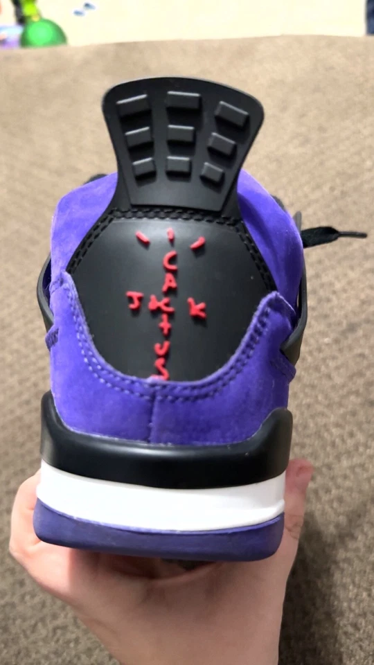 Travis Scott púrpura Jordan 4s talla 8,5 Foto 1 de 2