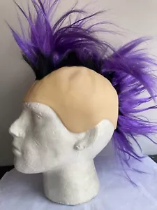 Parrucca viola a punta Mohawk pelle testa berretto calvo punk anni '70 elegante abito giovani - Foto 1 di 6