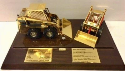 Bobcat M200 y 763 40 Aniversario 24 Quilates Chapado en Oro Set Sellado Nuevo en Caja Foto 1 de 4