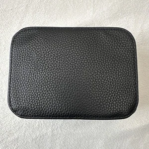 Trish McEvoy kleiner Schminkplaner in schwarz "MAKE-UP WARDROBING" - Bild 1 von 13