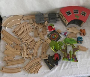 Thomas Train Wooden Railway, Hape Brio Mixed Lot of Wood Pieces 2 Alphabet Carts - Picture 1 of 11