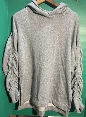 Sudadera con Capucha New Balance M Gris Mangas Acanaladas Dobladillo Dividido Lateral Ocio Pullover Foto 1 de 4