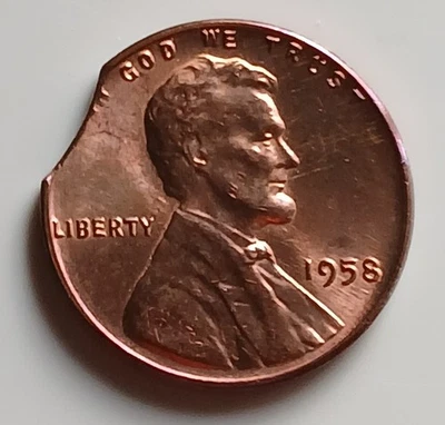 1958 Curved Clip Wheatback Error Penny Looks Uncirculated - Image 1 of 2