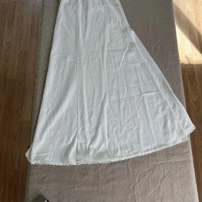 Vintage Vanity Fair Nylon Medio Deslizamiento Grande Línea A 24” Largo Clásico Vieira Borde Foto 1 de 3