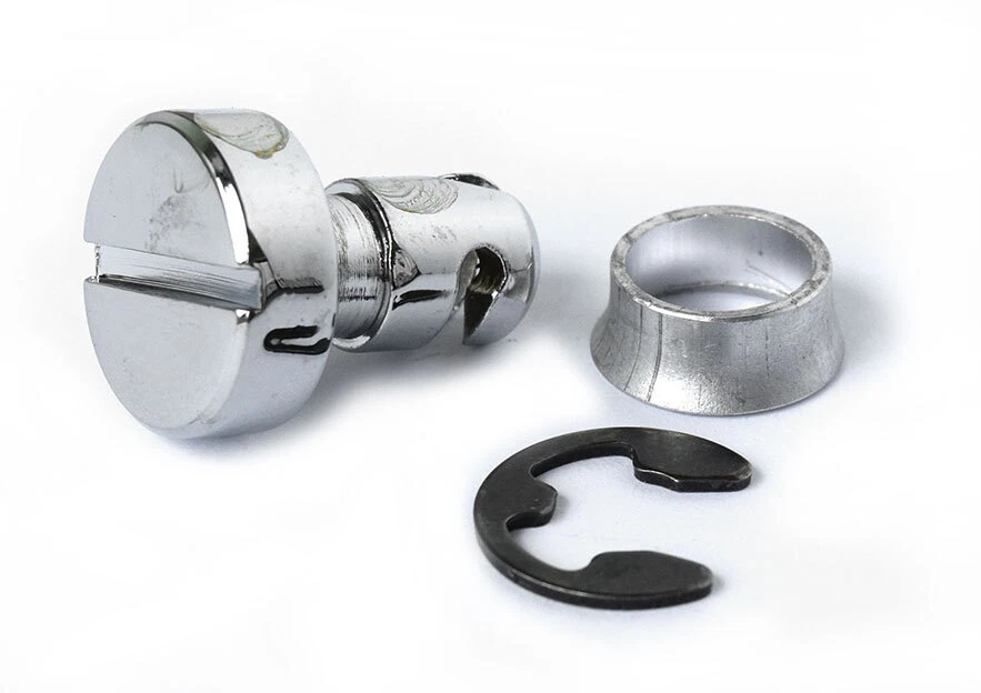 MASSEY FERGUSON® Grill Fastener 35 35 FE 35X Front Grill, Ref. Teile Nummer(n): 826861M1