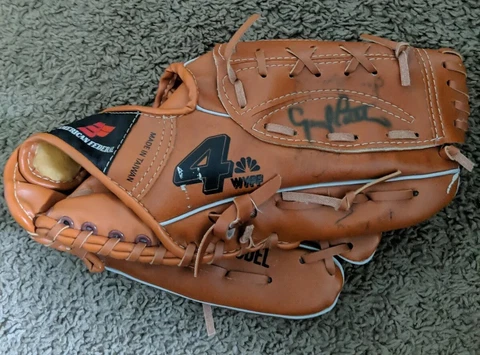 Vintage Team Signed Greenville Braves Baseball Glove American Federal WYFF4 Cover