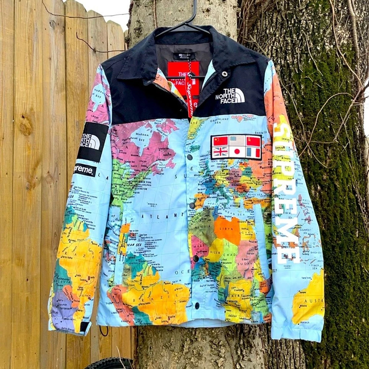 Supreme The North Face expedition coaches jacket size M NWT very