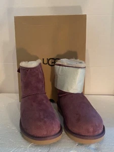 NUOVI CON SCATOLA - STIVALI VIOLA UGG DIXI FLORA TRAFORATI, FIOCCO PELLE DI PECORA, USA TAGLIA 6 - Foto 1 di 10
