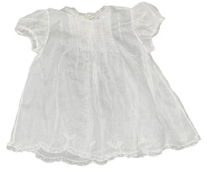 Vintage Feltman Brothers Kleid Neugeborenes Baby weiß Pin Biesen Stickerei 1950er Jahre - Bild 1 von 12