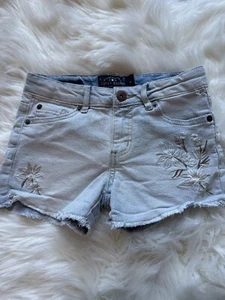 Lucky Brand Mädchen Riley bestickt abgeschnitten Shorts Gr. 8 blau Stretch Denim - Bild 1 von 6