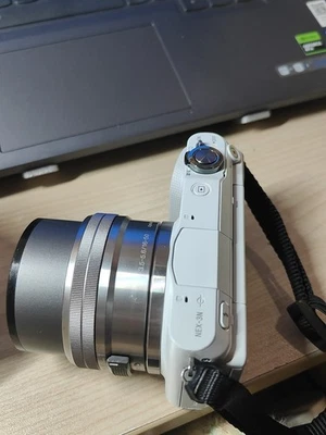 Sony NEX - 3N – Auto Portrait Mode, Vivid Double Portrait Shooting - Image 1 of 4