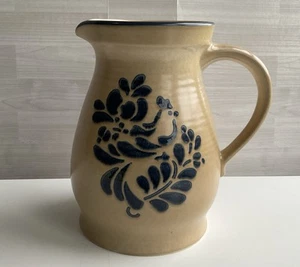 Pfaltzgraff Folk Art Pottery Pitcher Vintage No 416 Cobalt Blue Tan 2 1/2 Qt USA - Bild 1 von 8