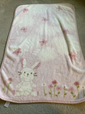 Manta Carters Pink Bunny Micropelush Conejo Flores Mariposa Bebé Peluche Lovey Foto 1 de 4