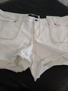 Torrid Jean Denim Shorts Raw Frayed Hem Size 22 Ivory / Beige Pockets - Picture 1 of 12