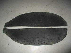 Tappetini Tappetino Pedana Poggiapiedi Aprilia Scarabeo 125 150 200 1999 05 2006 - Foto 1 di 2