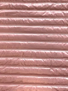 Rest 0,79m Steppstoff Stoff wattiert glänzend altrosa Breite 150 cm - Bild 1 von 1