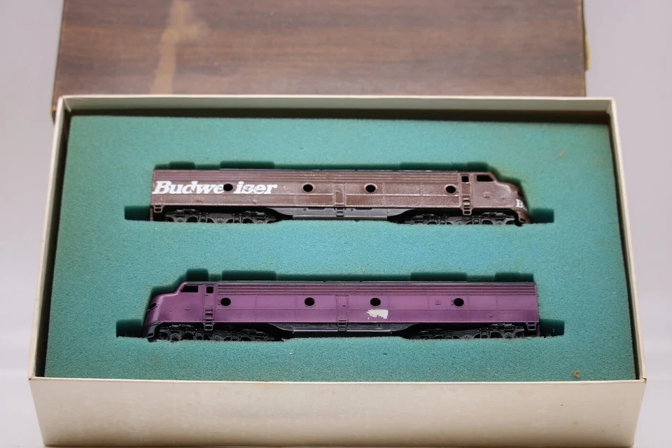 Con-Cor E-8 Set "Budweiser" Powered and Dummy Set HO Gauge - #NR 918 1:87 Scale - Image 1 of 4
