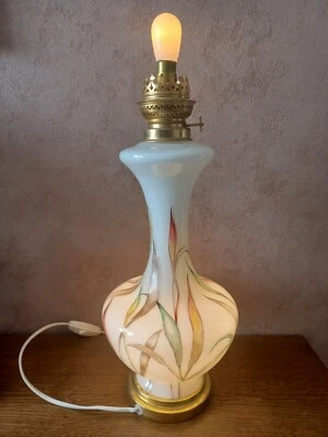 Ancienne lampe à poser vintage en opaline et laiton,  hauteur environ 43cm - Photo 1/4