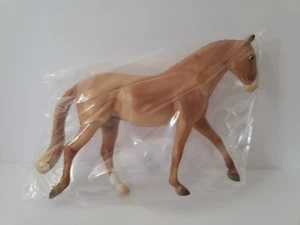 Breyer Teamster Stablemate #711611 Irish Draft Breyerfest 2023 Pearly Gold - Bild 1 von 4