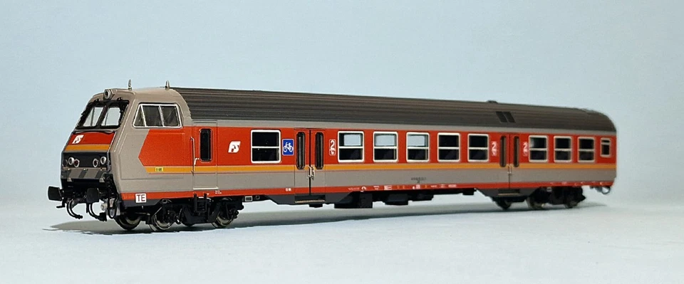 VITRAINS 3446 Scala HO Carrozza pilota MDVC TE 2 cl. FS livrea d'origine