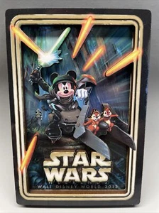 WDW - Star Wars Weekend 2013 - Logo Disney Kühlschrankmagnet selten Holzschliff LIMITIERT - Bild 1 von 3