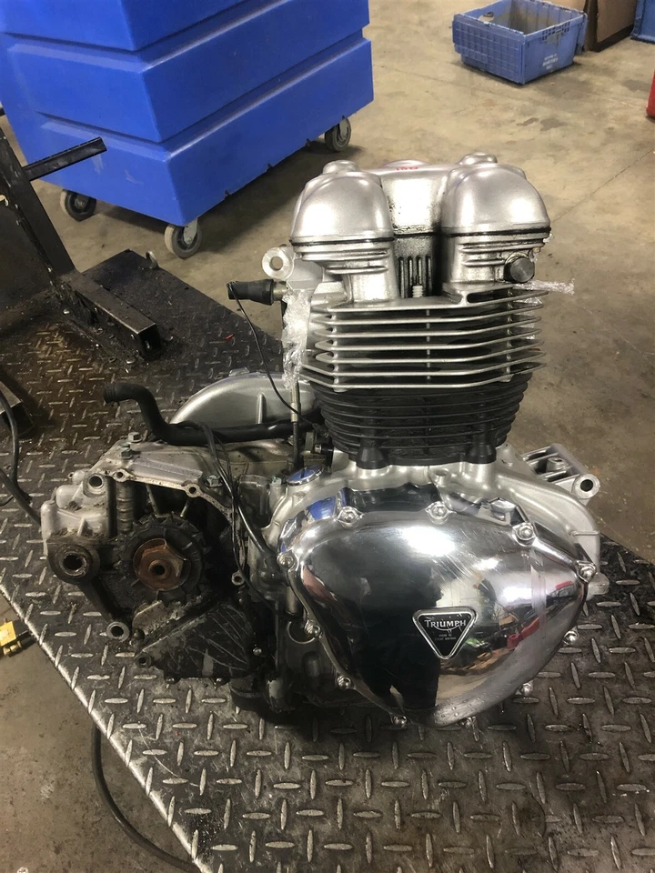 Motor Triumph Bonneville T100 03  Foto 1 de 4