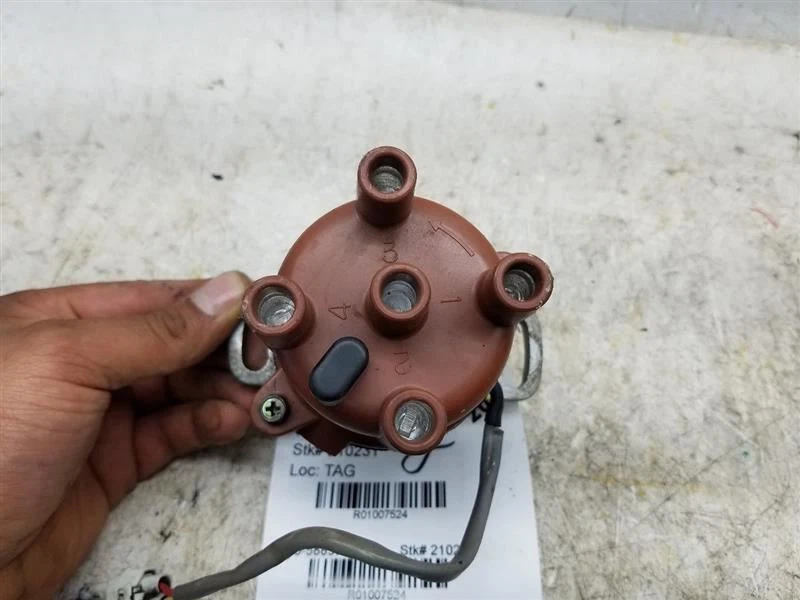 Distributor 4 Cylinder Fits 96-97 FIREFLY 1007524 - Image 1 of 4