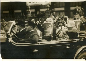 "La REINE de HOLLANDE en FRANCE 1931" Photo originale G. DEVRED (Agce ROL) - Picture 1 of 2