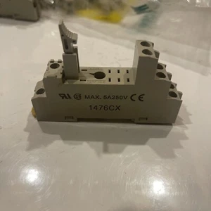 OMRON P2RF-08-E SOCKET RELAY 5 AMP, 250V, 2790EW 1476cx (shelf47) - Picture 1 of 4