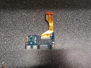ASUS ZENBOOK UX501J - USB & SD CARD READER BOARD / W RIBBON - B517 - Picture 1 of 4