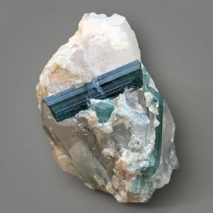 Cristales de turmalina natural azul índicolita oscuro, 17,22 gramos en cuarzo ahumado - Imagen 1 de 16