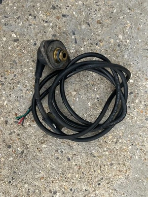 SCANIA P,G,R,T-series  Oil Pressure Sensor 1862819 1862894 - Image 1 of 4