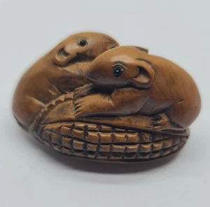 Vintage handgeschnitzte Buchsbaum Holz Mäuse auf Mais Netsuke - Bild 1 von 4