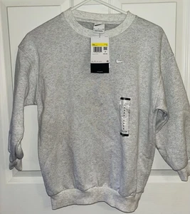 Nike Sportswear Club Fleece Mädchen kastiges Sweatshirt mit Rundhalsausschnitt Small grau neu mit Etikett - Bild 1 von 4
