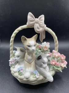 Lladro Porcelain Figurine #1444 “Purr-Fect ” Three Kittens in a Basket with Box - Picture 1 of 4