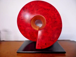 ELEGANT "CRIMSON COIL" TABLETOP SCULPTURE BY CHERYL WILLIAMS 15" DIA. BEAUTIFUL - Picture 1 of 14