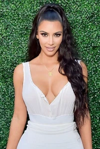 FOTO NR. 11 - KIM KARDASHIAN - HOCHGLANZ - 15 x 10 CM - NEU - Bild 1 von 1