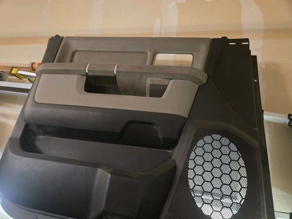 1 JUEGO DE RAM 1500 2011 CABINA CUÁDRUPLE AMBAS PUERTAS DELANTERAS INTERIOR PUERTA MOLDURA PANEL BRONCEADO  Foto 1 de 1